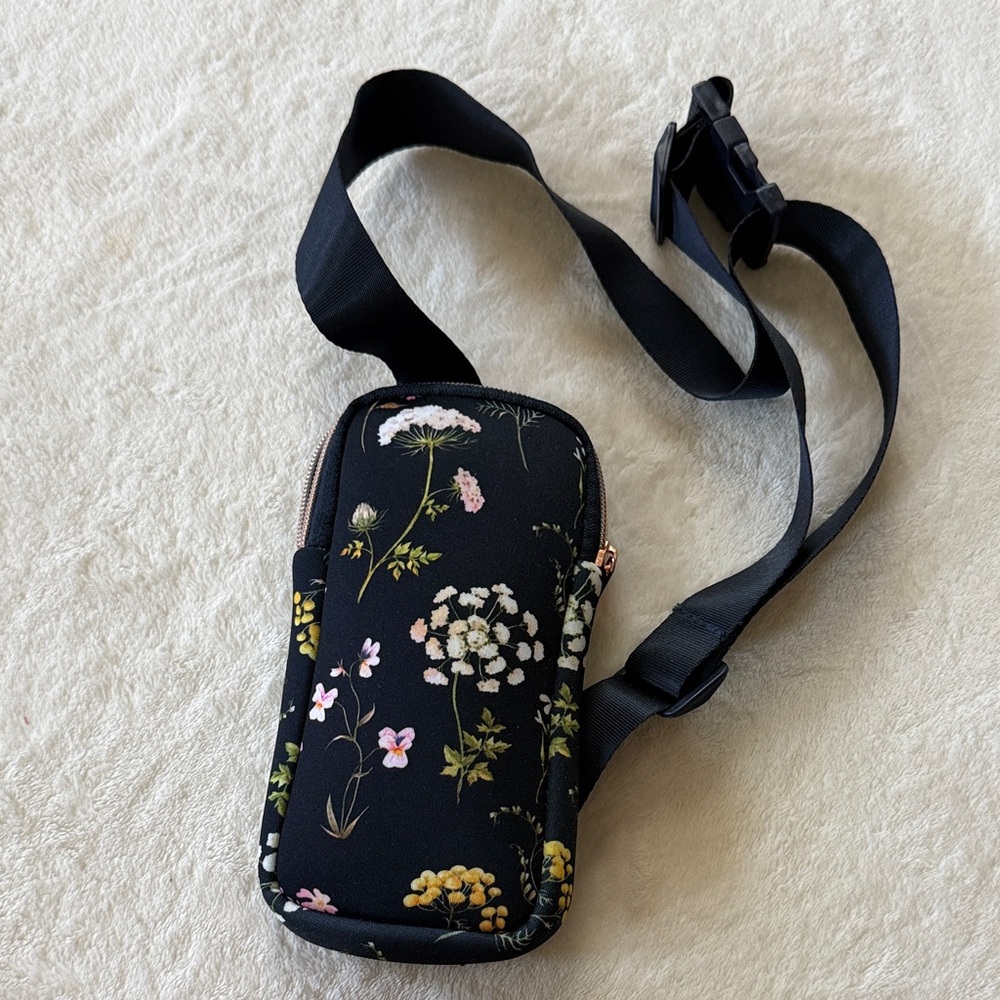 Source Unknown Black Floral Crossbody Bag